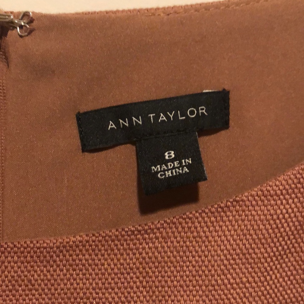 Sleeveless linen fitted dress